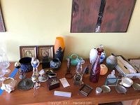 Overview of all decorative items on table