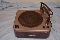 Front angle view of vintage Sea Breeze 968 record player, showing turntable, tonearm and control knobs on a beige and brown base with brand label.