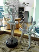 Overview of both figurines together on tray