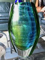 Front and side view of the Dale Tiffany art glass vase showing bubble pattern, color gradient and thick glass edges