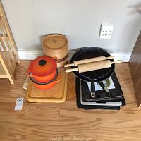 Overview of all items: Dutch oven, bamboo steamers, cutting boards, rolling pins and frying pan