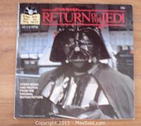 Front cover of 'Star Wars Return of the Jedi' book featuring Darth Vader in black and red color scheme