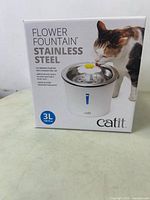 Front of box showing product name, stainless steel top, cat image, and capacity 3L (100 fl oz).