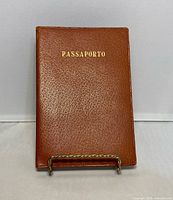Front cover showing leather texture and gold PASSAPORTO embossing