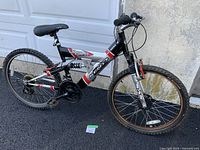 Left side view of entire Kent Sport Tech bike