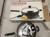 Retail box showing Circulon 30 cm electric frypan