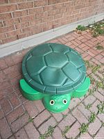 turtle sandbox closed with lid