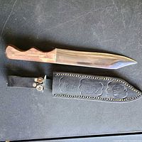 Knife and sheath overview