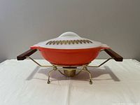 Casserole assembled in cradle, frontal view