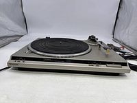 Front angle view of the Technics Quartz SL-QD2 turntable showing the platter, tonearm, and control buttons.