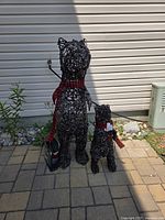 Large and small wireframe bears front view