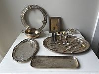 Overview of all German silver pieces on table