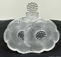 Front view showing twin frosted flower design and stopper