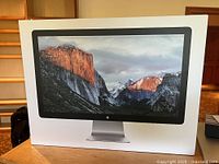 Apple Thunderbolt Display retail box front