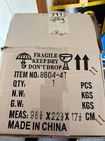 Box front showing fragile handling instructions and dimensions.