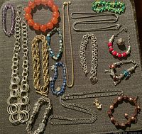 Overall lot showing all jewelry pieces