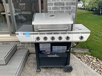 Front view with closed lid