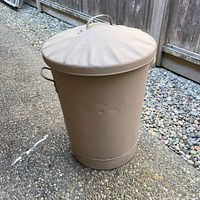 Garbage can with lid in full view
