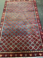 Full view of entire Hamedan hand-knotted rug