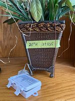 Close view of pot with height note and battery pack