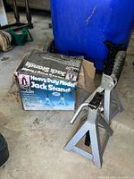 Pair of jack stands with box