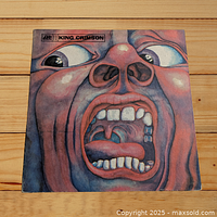 Front cover of King Crimson 'In The Court of the Crimson King' vinyl album showing screaming face artwork.