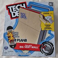 Front box view with Tech Deck and Big Vert Wall branding.