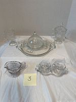Overview of all glassware pieces in lot