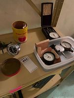 Overview of pressure gauges, tachometer tin, cased gauge