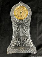 Full view of crystal mantle clock