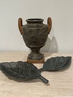 Urn with both leaf trays front view