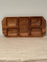 Front view showing full tray and five compartments