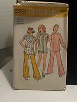 Front of Simplicity 5591 envelope showing illustrated maternity outfits and size information