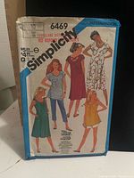 Front of Simplicity 6469 envelope showing illustrated garment views, size and branding