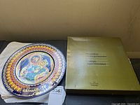Photo of the Rosenthal Christmas plate 'Maria mit Kind' next to original box