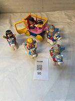 Front overview of all figures and carriage