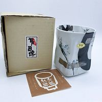 Cup front with box and paper insert visible