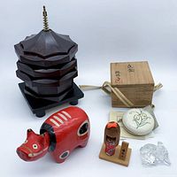 Group shot showing all items in the lot