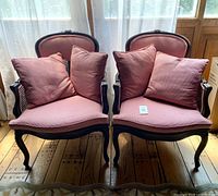 Front view of both chairs with pillows
