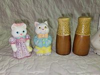 Cat and wood/ceramic shaker pairs
