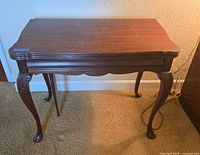 Closed flip-top table front view