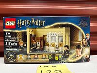 Front of boxed LEGO Harry Potter set showing artwork and contents