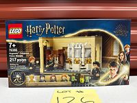 Front of boxed LEGO set showing artwork and branding