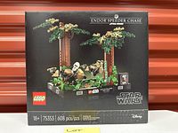 Front box image showing LEGO Star Wars Endor Speeder Chase Diorama