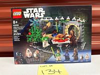 Front of sealed LEGO Star Wars set 40658 box