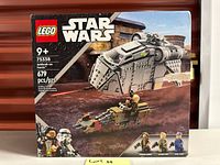 Front of LEGO Star Wars 75319 box