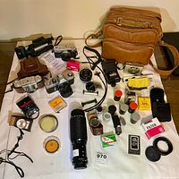 Full lot overview on white cloth