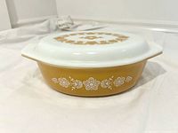 Side view of casserole with lid on
