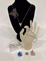 Overview of all jewelry pieces displayed