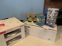 Overview of boxed fixtures and bulb packages